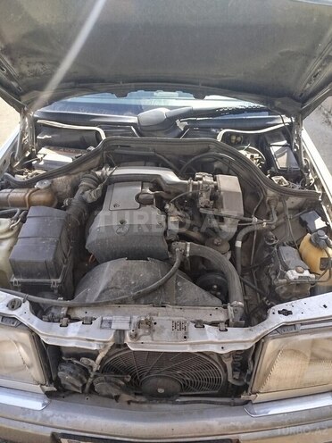 Mercedes E 220 1995, 412,000 km - 2.2 l - Bakı