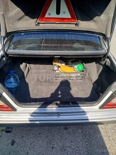 Mercedes E 220 1995, 412,000 km - 2.2 l - Bakı