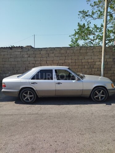 Mercedes E 220 1995, 412,000 km - 2.2 l - Bakı