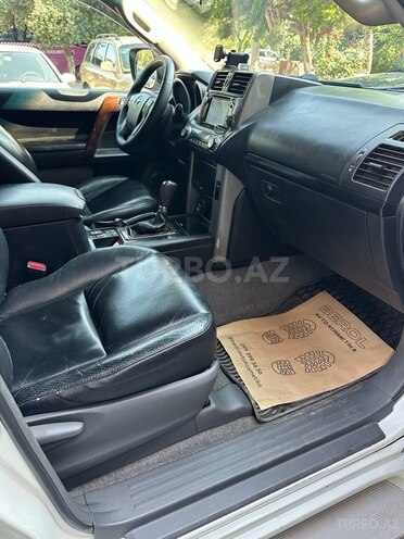 Toyota Land Cruiser Prado-15