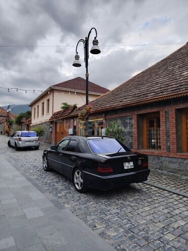 Mercedes C 230 1998, 399,000 km - 2.3 l - Qax