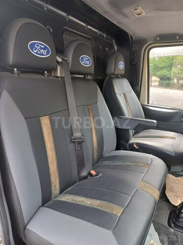 Ford Transit-5