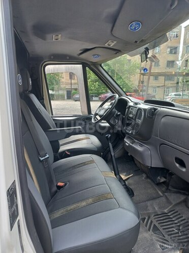Ford Transit-7