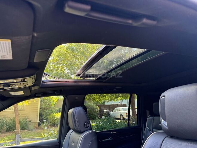 Cadillac Escalade-18
