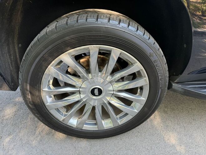 Cadillac Escalade-12