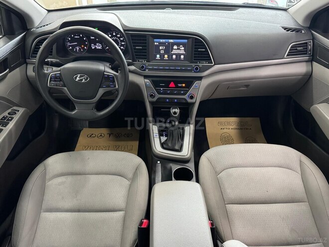 Hyundai Elantra-3
