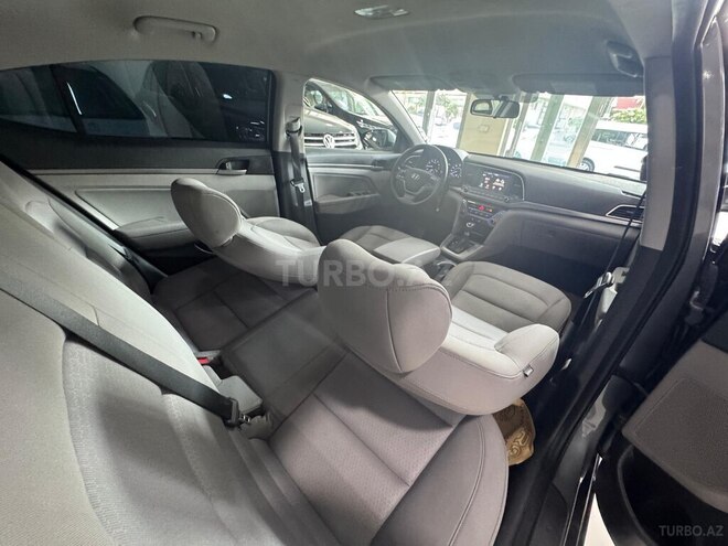 Hyundai Elantra-4