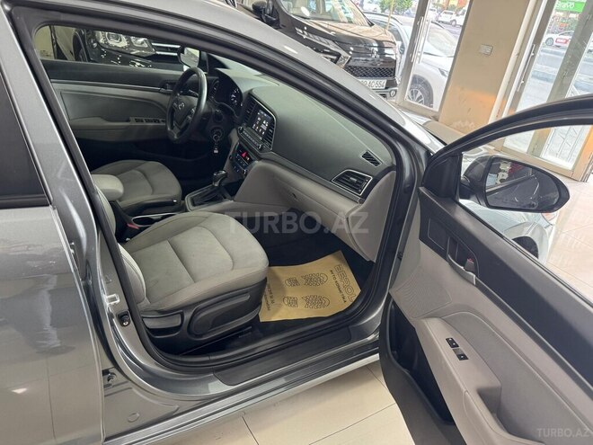 Hyundai Elantra-7