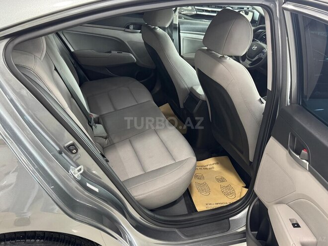 Hyundai Elantra-6