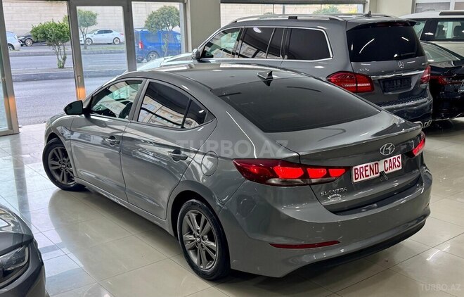 Hyundai Elantra-10