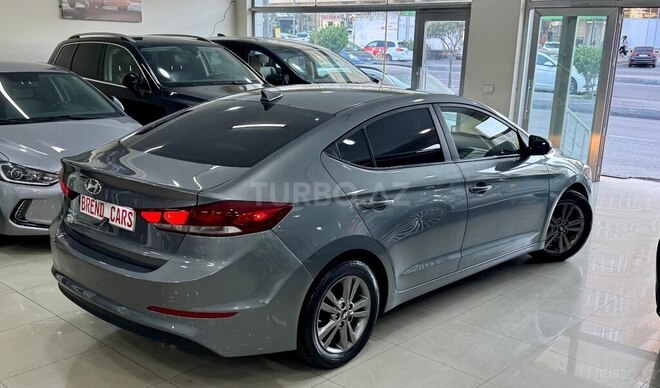 Hyundai Elantra-14
