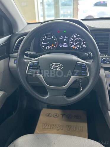 Hyundai Elantra-11