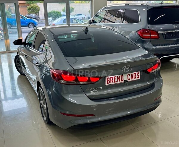 Hyundai Elantra-16