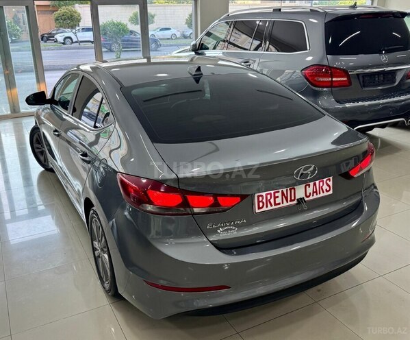 Hyundai Elantra-15