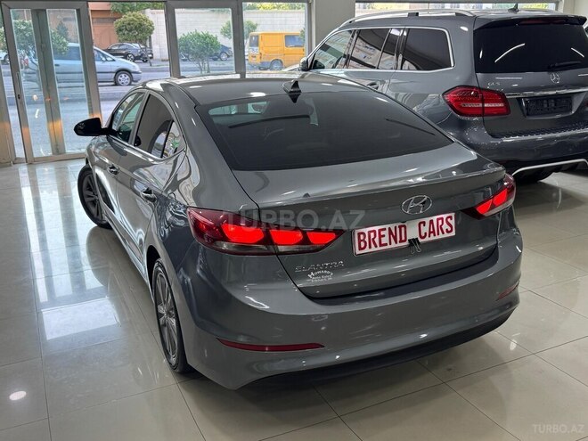 Hyundai Elantra-17