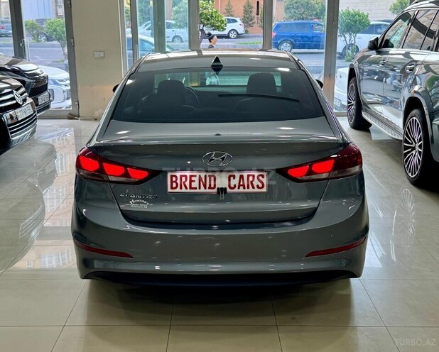 Hyundai Elantra-2
