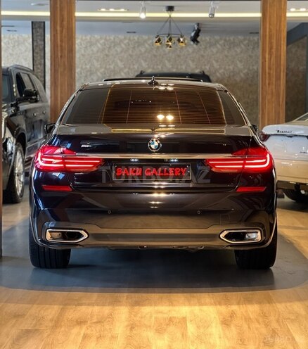 BMW 740-2