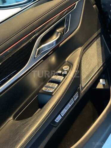 BMW 740-7