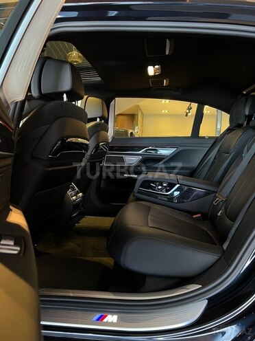 BMW 740-12