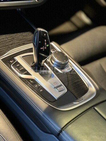 BMW 740-10