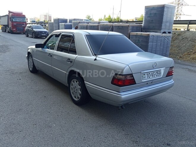 Mercedes E 220 1995, 228,000 km - 2.2 l - Bakı