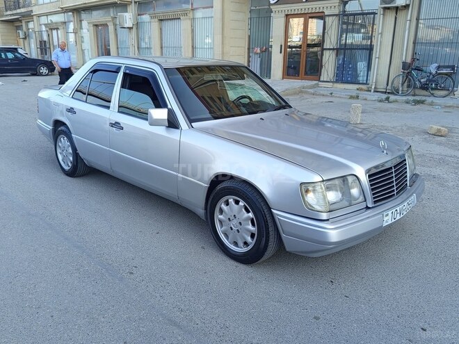 Mercedes E 220 1995, 228,000 km - 2.2 l - Bakı