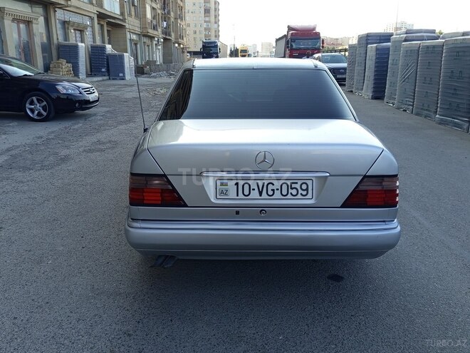 Mercedes E 220 1995, 228,000 km - 2.2 l - Bakı