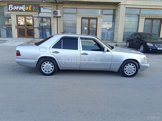 Mercedes E 220 1995, 228,000 km - 2.2 l - Bakı