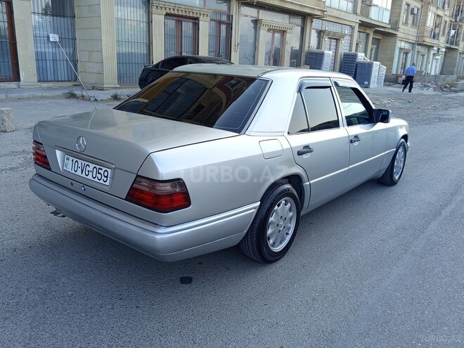 Mercedes E 220 1995, 228,000 km - 2.2 l - Bakı