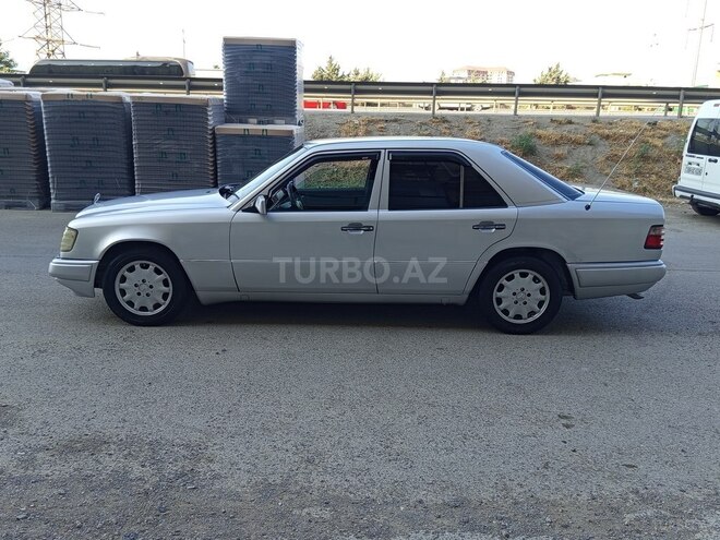 Mercedes E 220 1995, 228,000 km - 2.2 l - Bakı