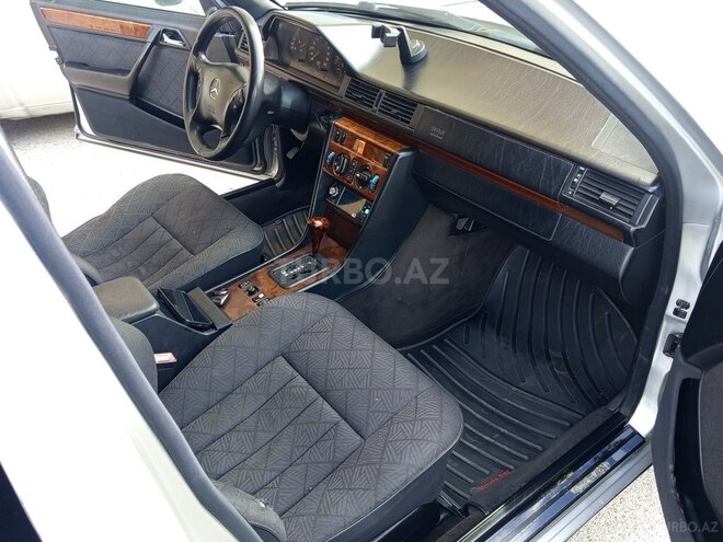 Mercedes E 220 1995, 228,000 km - 2.2 l - Bakı