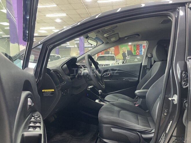 Kia Rio-7