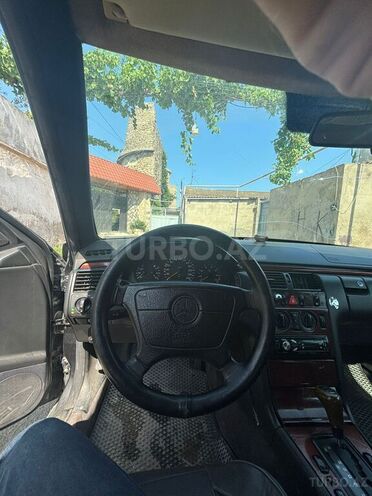 Mercedes E 230 1995, 434,231 km - 2.3 l - Bakı