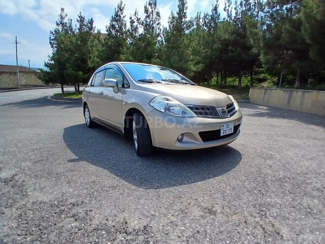 Nissan Tiida-4