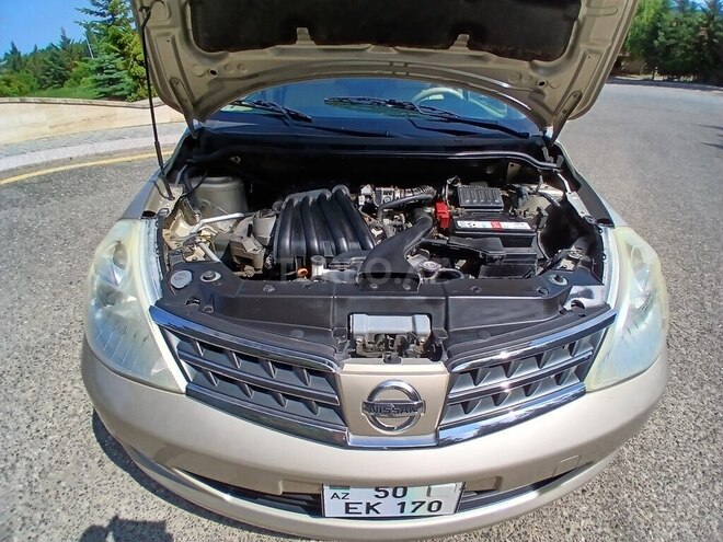 Nissan Tiida-12