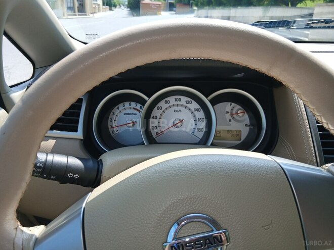 Nissan Tiida-11