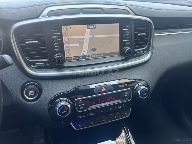 Kia Sorento-12