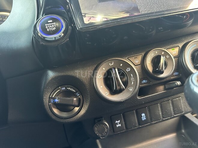 Toyota Hilux 2016, 176,000 km - 2.4 l - Bakı