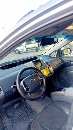 Toyota Prius-12