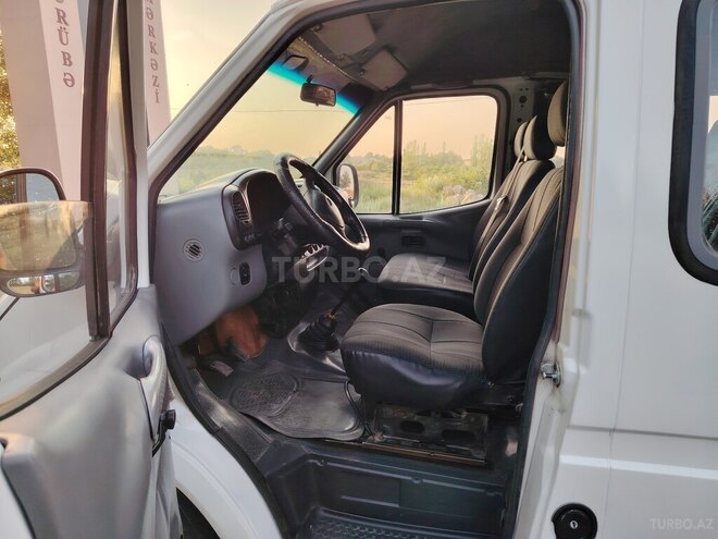Ford Transit-5