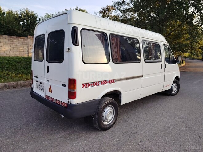 Ford Transit-10