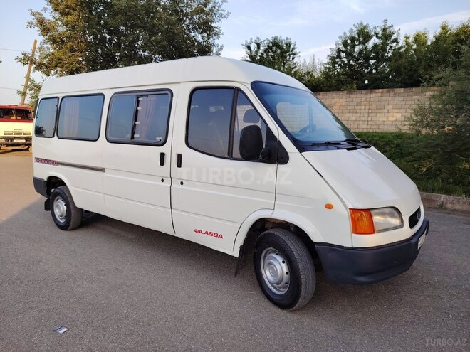 Ford Transit-11