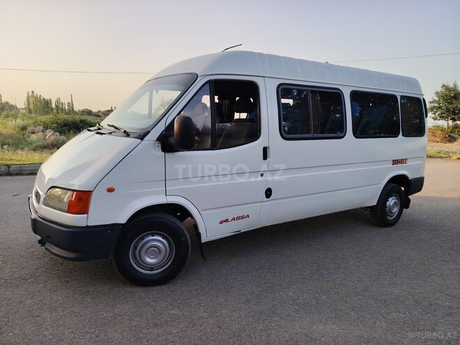 Ford Transit-15