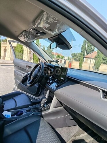 Toyota Corolla Cross 2024, 11,000 km - 2.0 л - Bakı