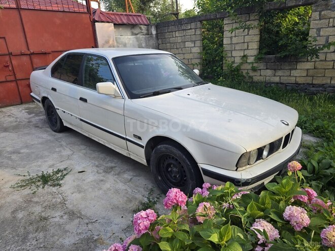 BMW 520 1992, 300,000 km - 2.0 л - Qəbələ