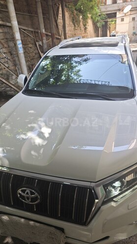 Toyota Land Cruiser Prado-4
