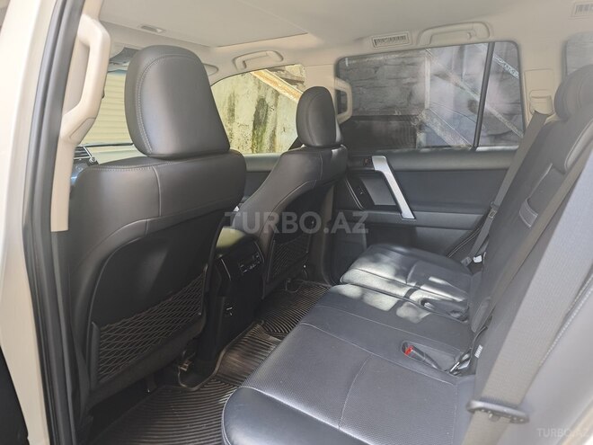 Toyota Land Cruiser Prado-17