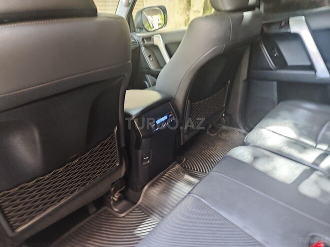 Toyota Land Cruiser Prado-12