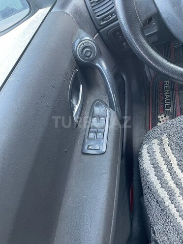 Renault Laguna-7