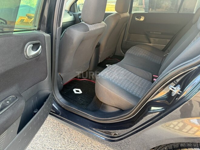 Renault Megane-13